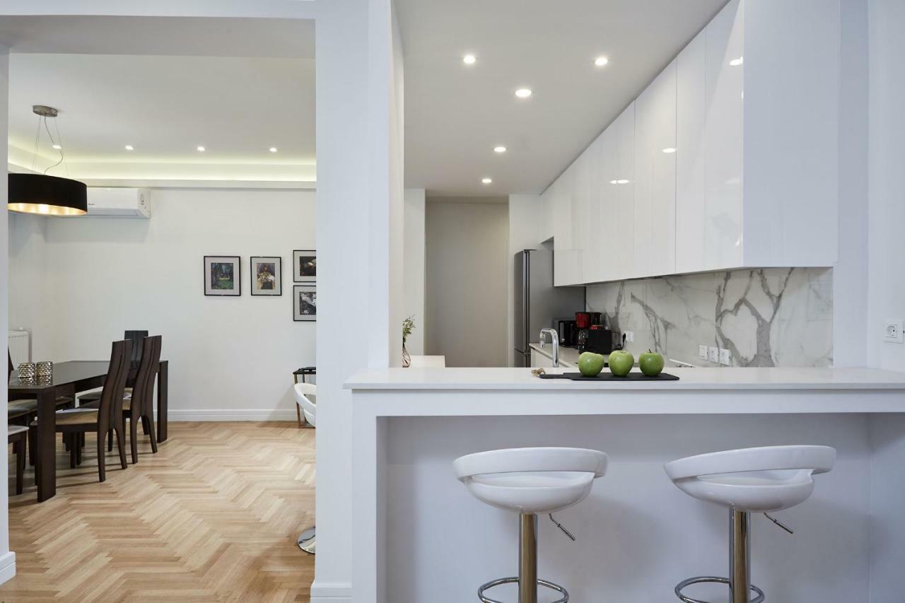 Luxurious Spacious Apt Next To Hilton Hotel Athena Bagian luar foto